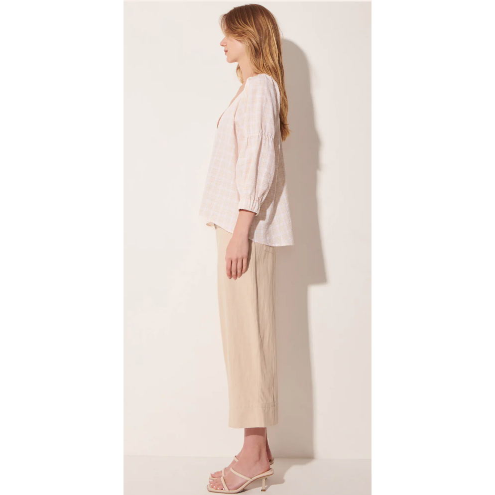 POL PLAZA V- NECK TOP PEBBLE/WHITE