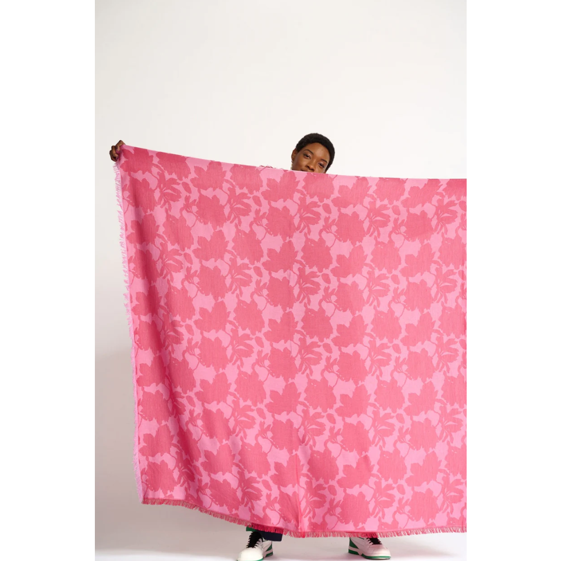 POM SCARF FLOWERS HOT PINKS